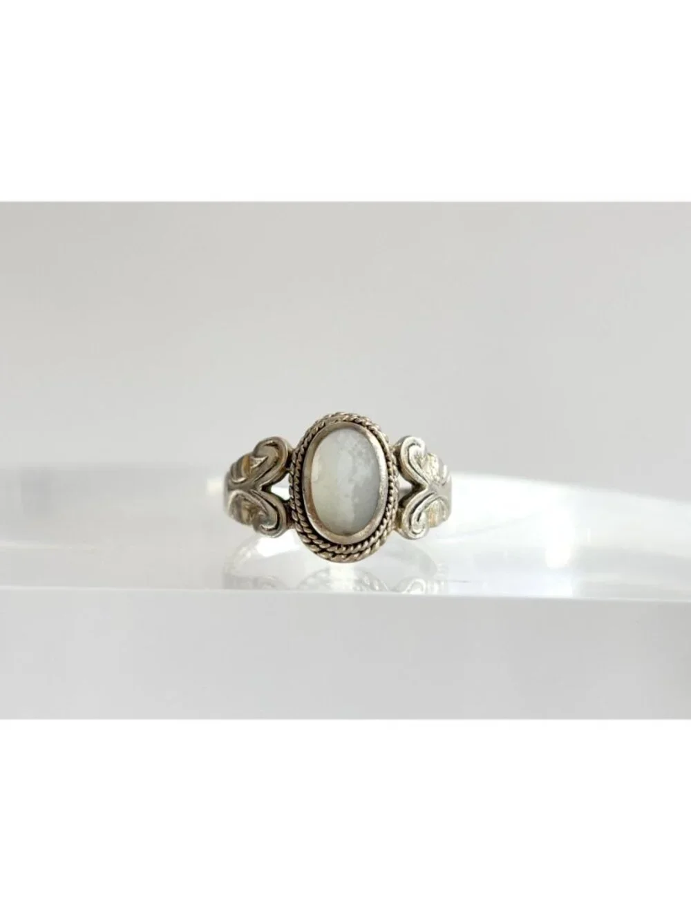 Mother of Pearl Stone Rope Frame Scroll Sterling Silver 925 Vintage Ring - sz 7